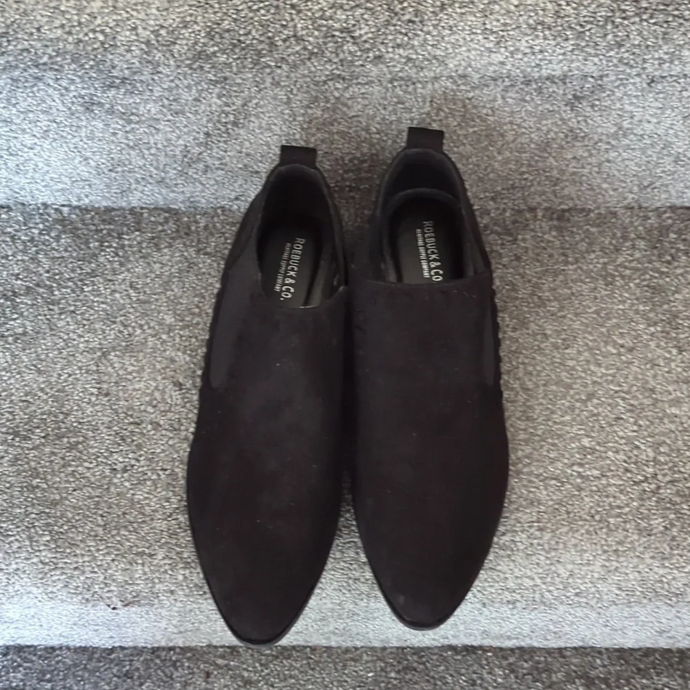 Roebuck & Co ankle booties
